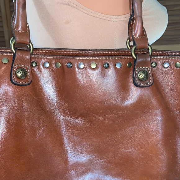 Patricia Nash zipper tote distressed leather - Picture 3 of 10